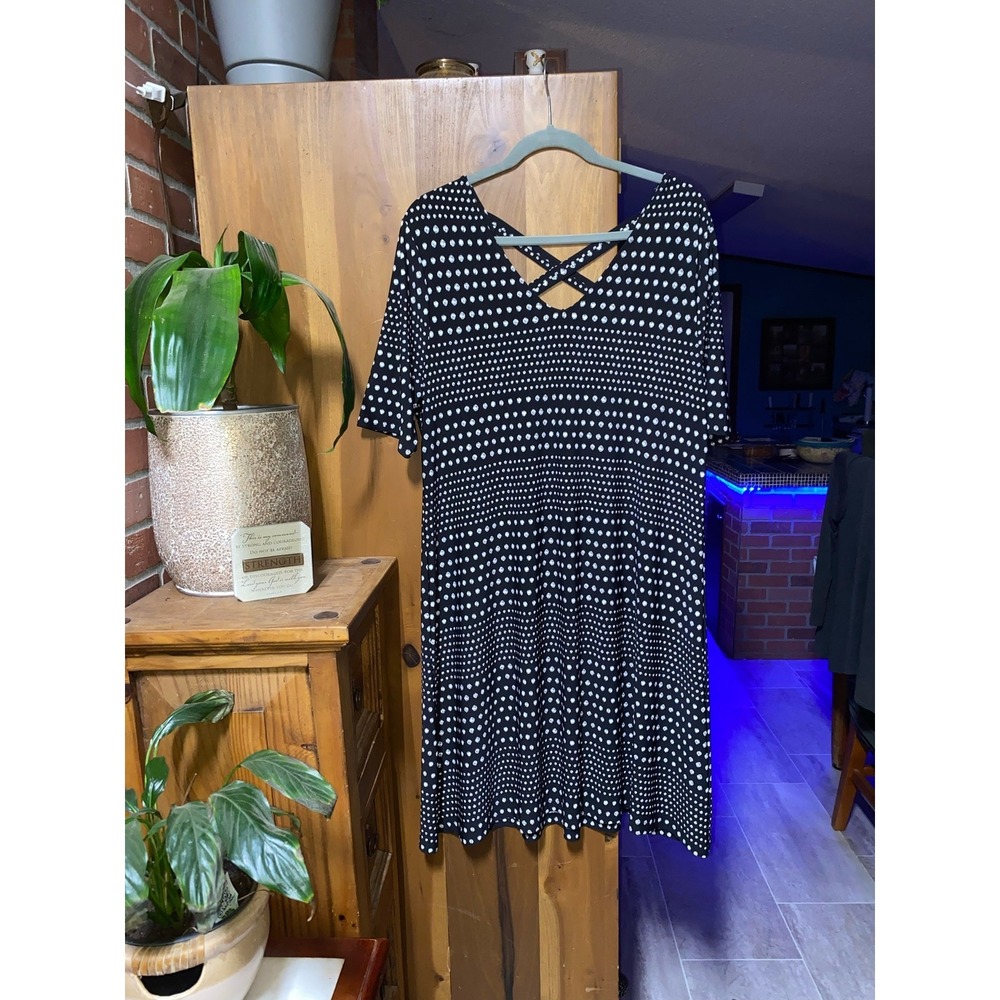 Chico's blue & white polkadot dress Short Sleeve‎ Stretchy.  Sz 2